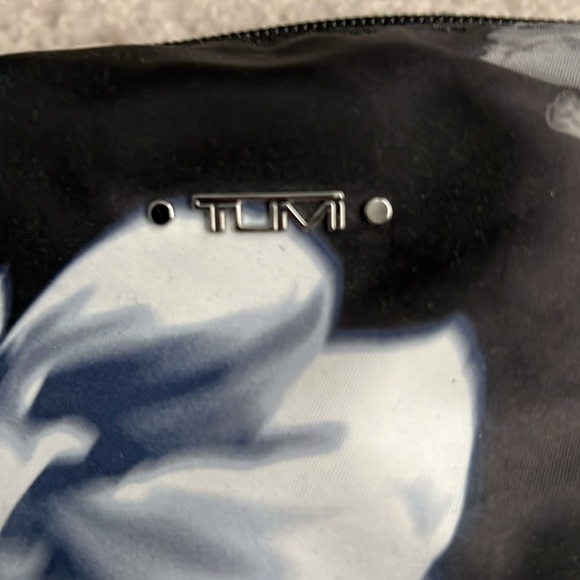 TUMI flower print Luggage Pack, NWOT - Picture 2 of 8